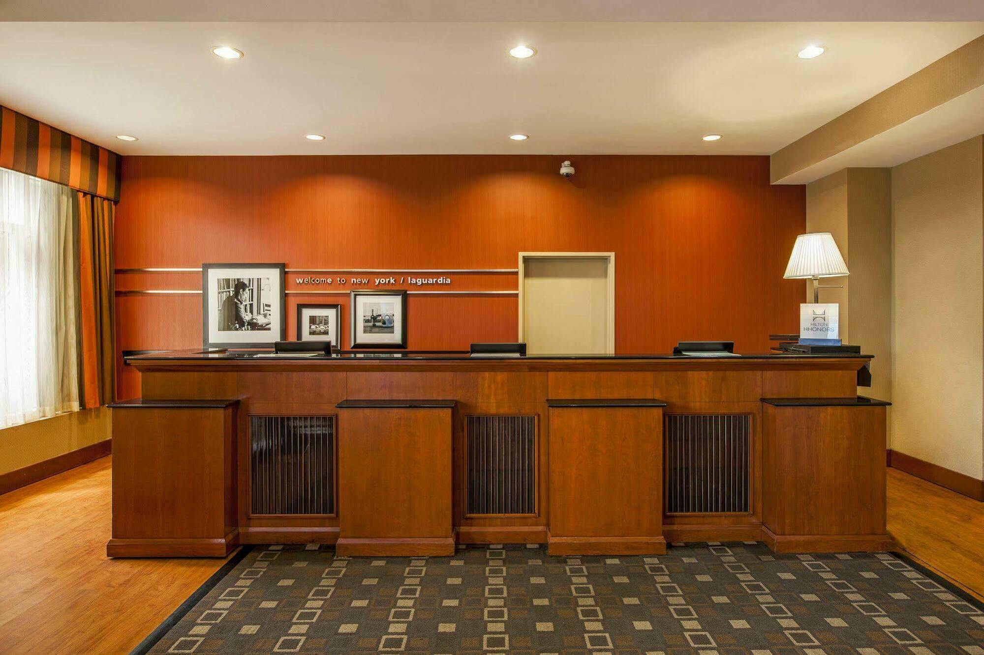 Hampton Inn New York - Laguardia Airport Buitenkant foto