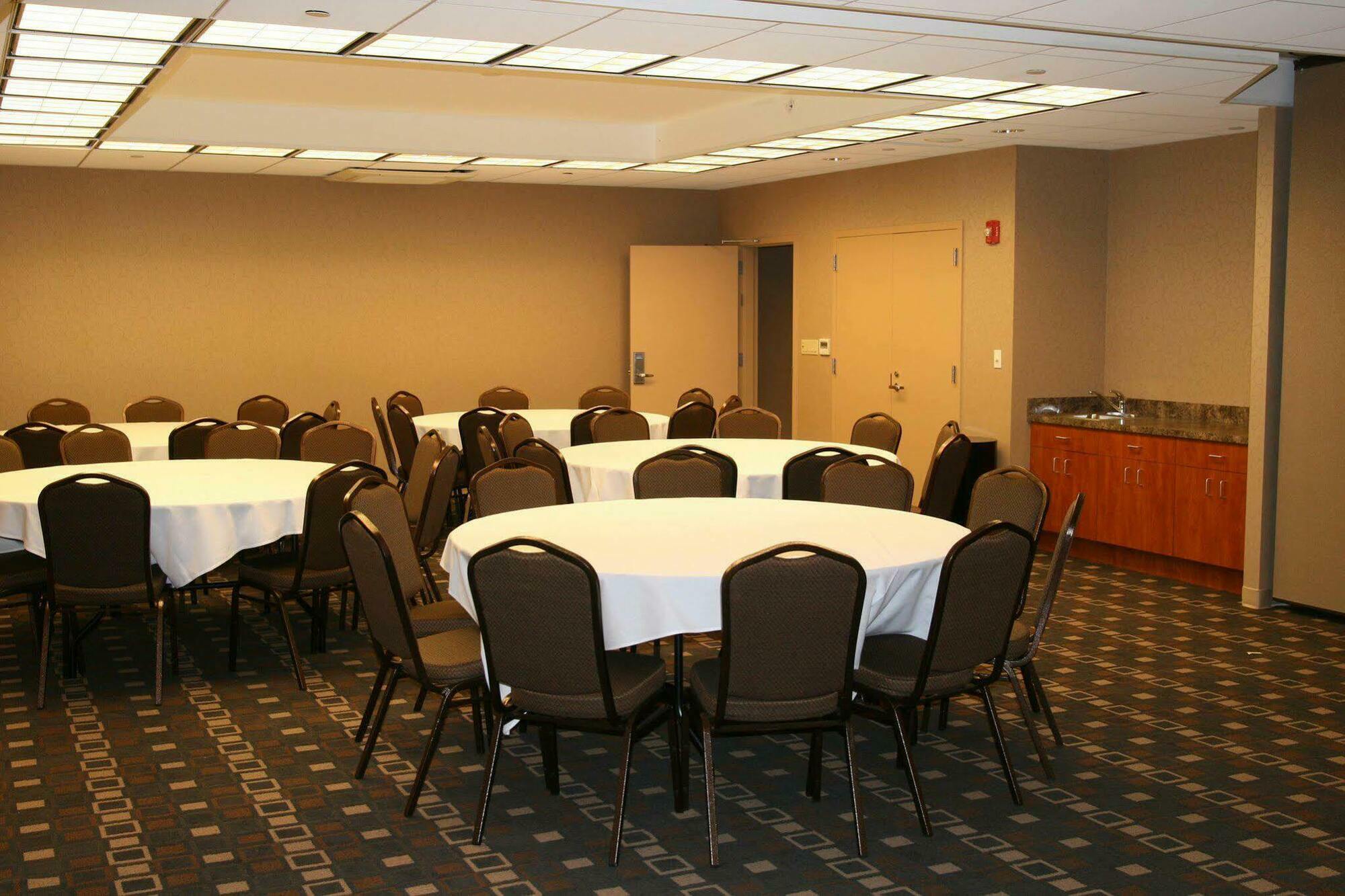 Hampton Inn New York - Laguardia Airport Buitenkant foto